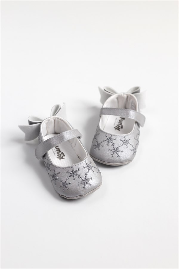 Gri Yıldız Nakışlı Topuğu Kurdeleli  Kız Bebek Ayakkabı