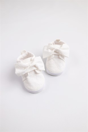 Beyaz Fisto Fiyonk Cırtlı Bebek Ayakkabı